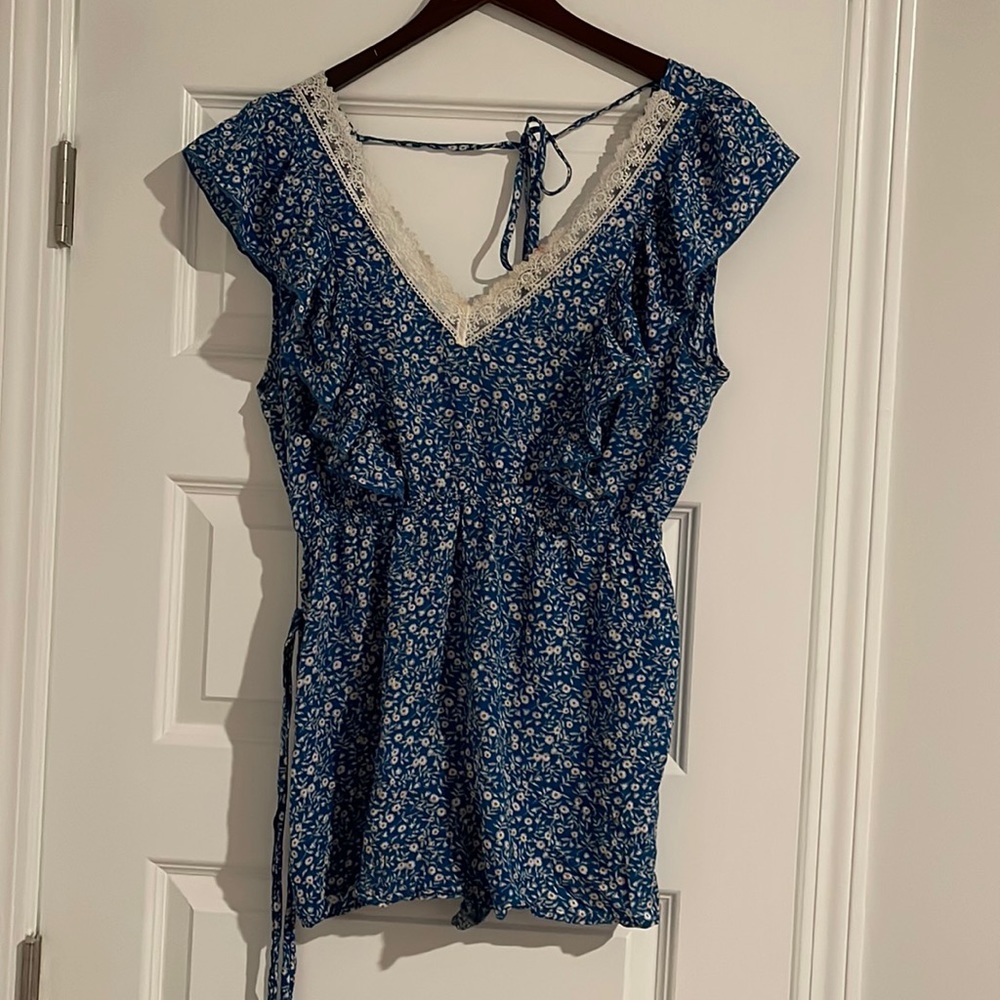 SHEIN Blue Floral Print open back lace trim ruffle front romper w belt large